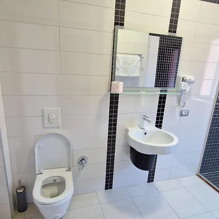 Hotel Frekel Yzberishti
