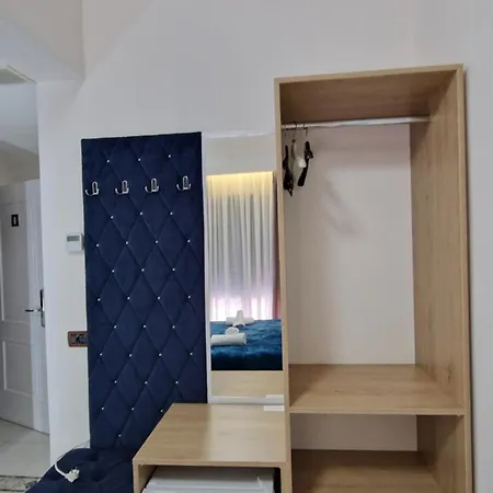 酒店 Frekel Yzberishti