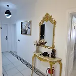 Frekel فندق Yzberishti